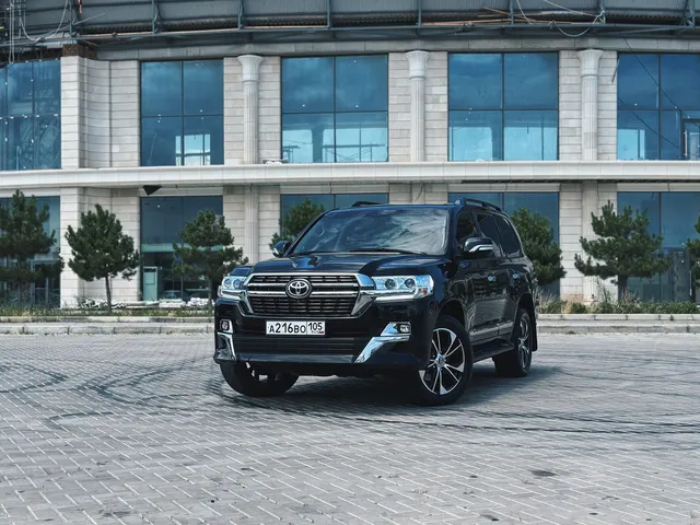 Toyota Land Cruiser 200 Rest 2 (2015)