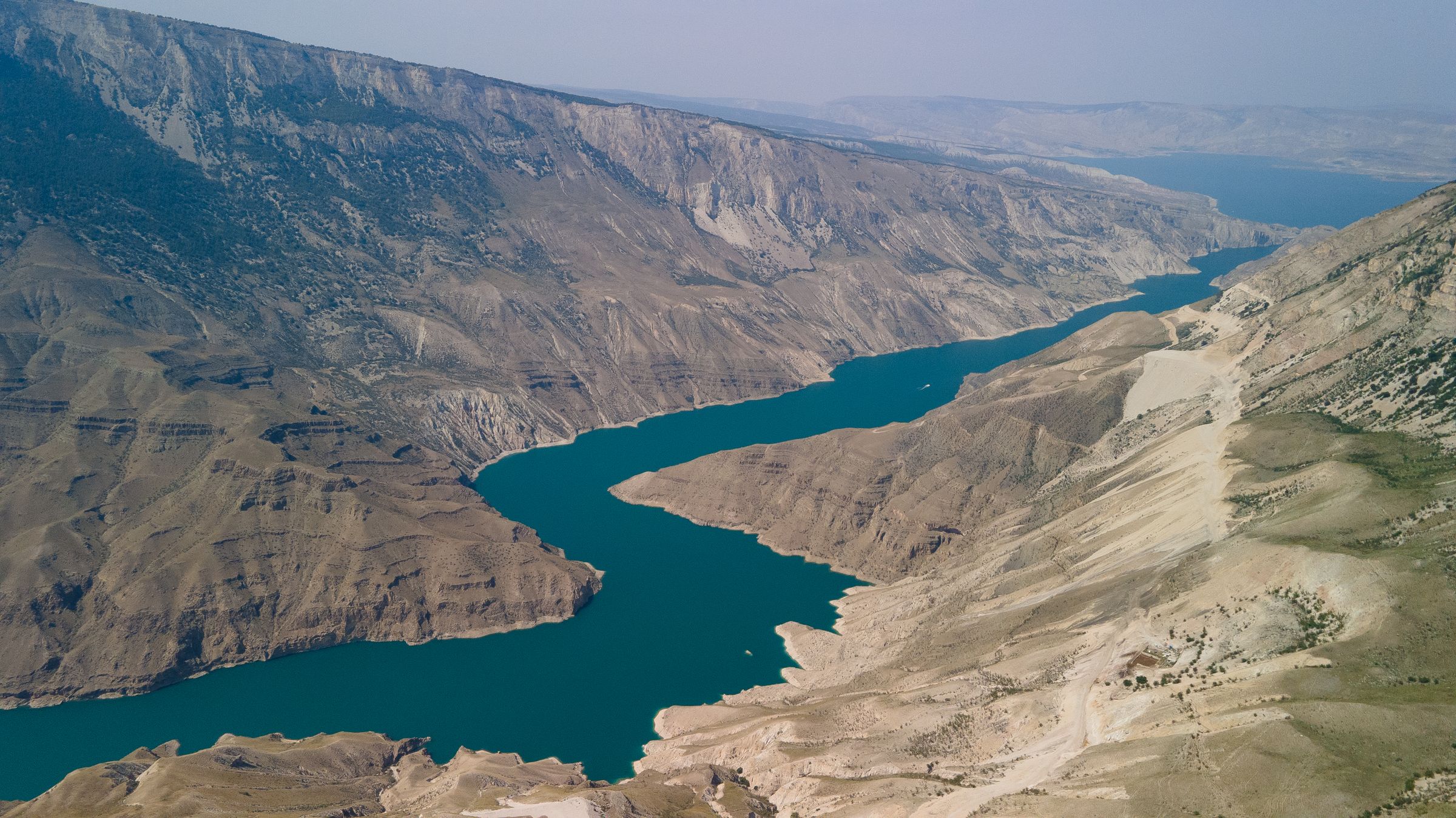 Сулакский каньон с бирюзовой водой